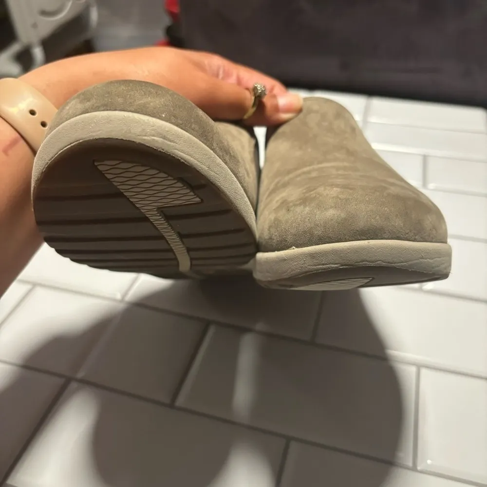 Clarks Un Adorn‎ Step Unstructured Leather Slip-on - Image 3