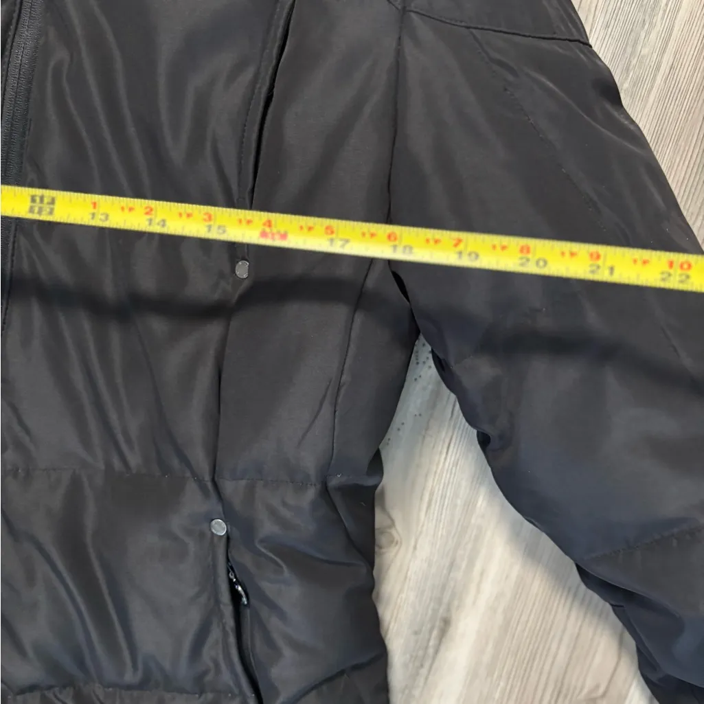 Stay warm in style with this Calvin Klein Performance down jacket NWT Black Size M - Image 8