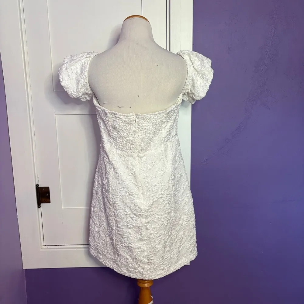 ASTR The Label Raina Off Shoulder Puff Sleeve Crinkle Mini Dress - White - Large - Image 4