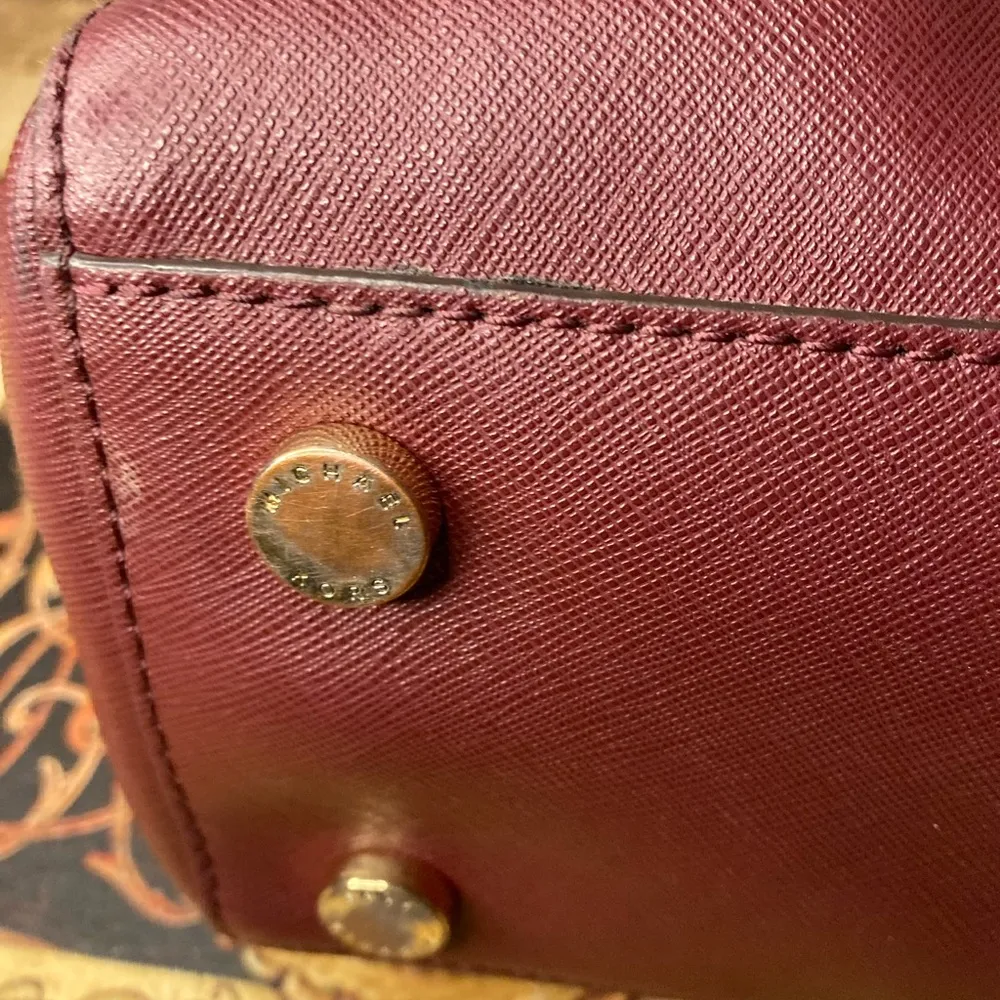 Michael Kors MK LEATHER BURGANDY TOTE SHOULDERBAG - Image 13