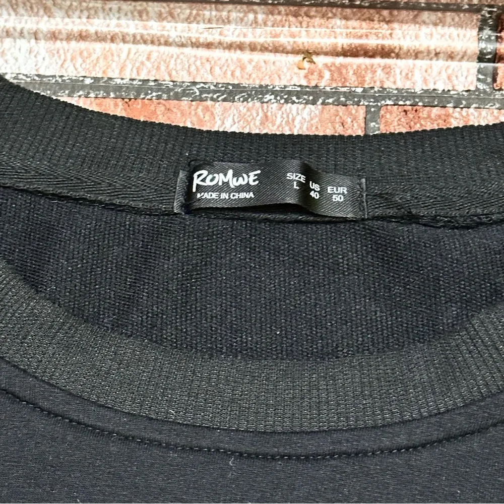 ROMWE Black Skull Graphic Sweater size L - Image 6