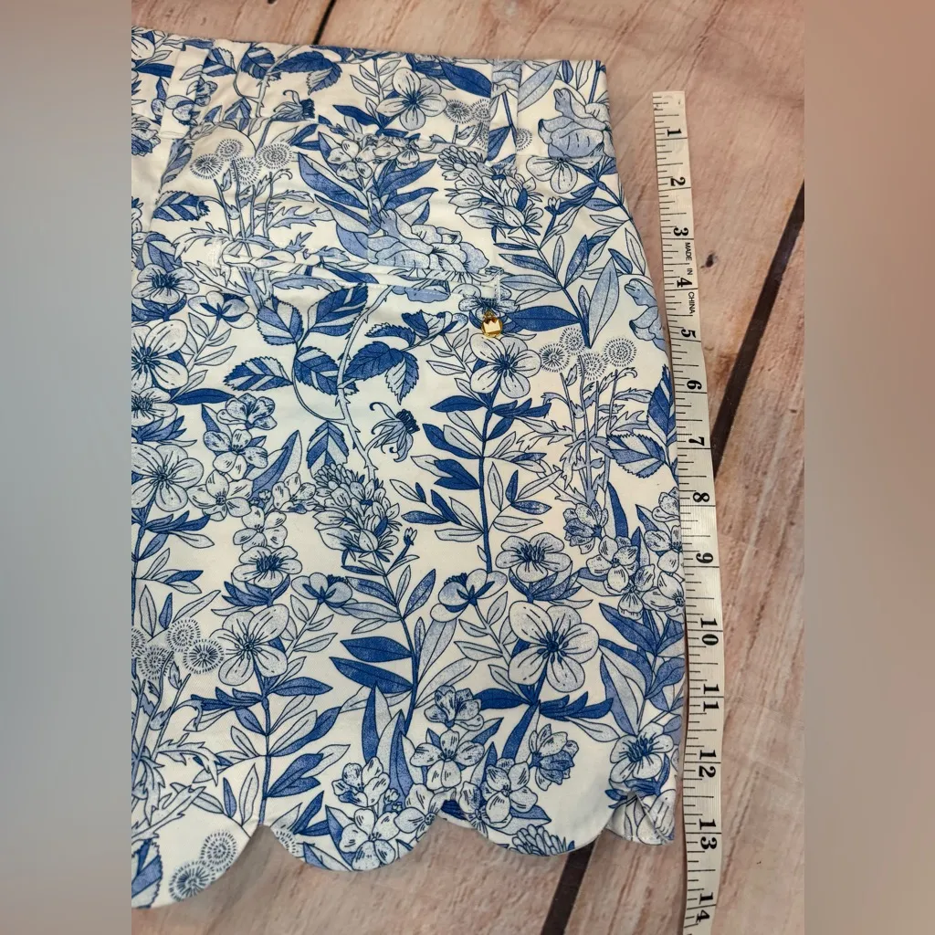 Crown & Ivy white & blue floral shorts size 4 Shelby Scalloped - Image 2