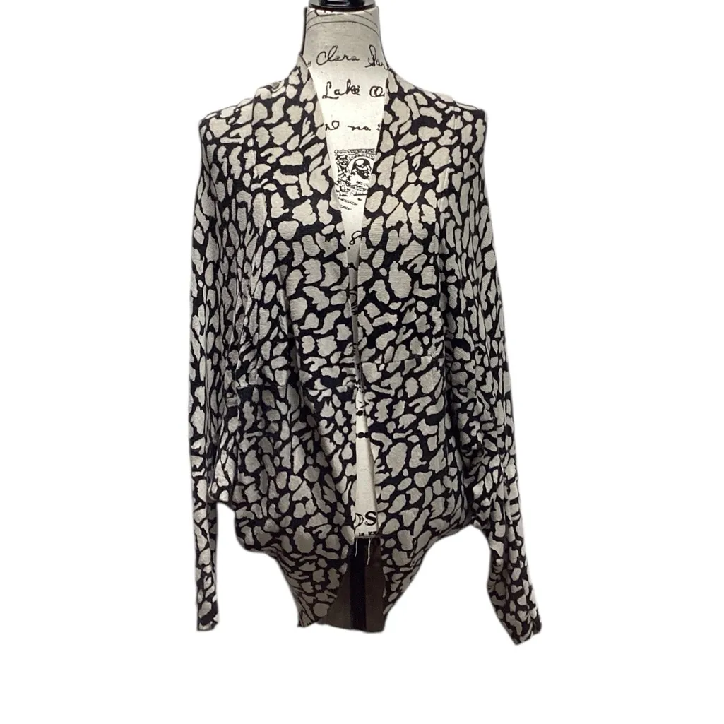 Ellavie Sweater. Animal Print. Size Medium Black - Image 2