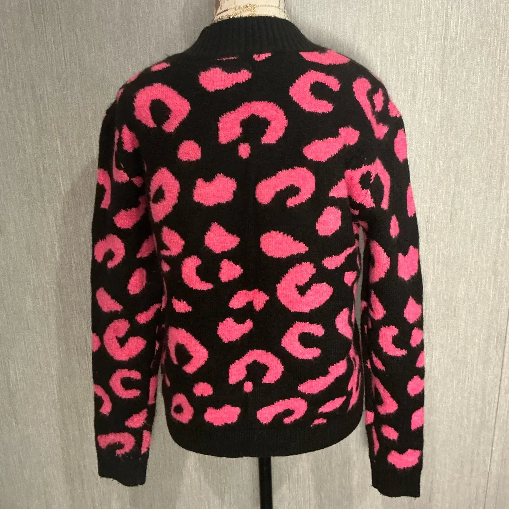 Line & Dot Stylish Pink and Black Leopard Print Sweater Size XS - Image 9