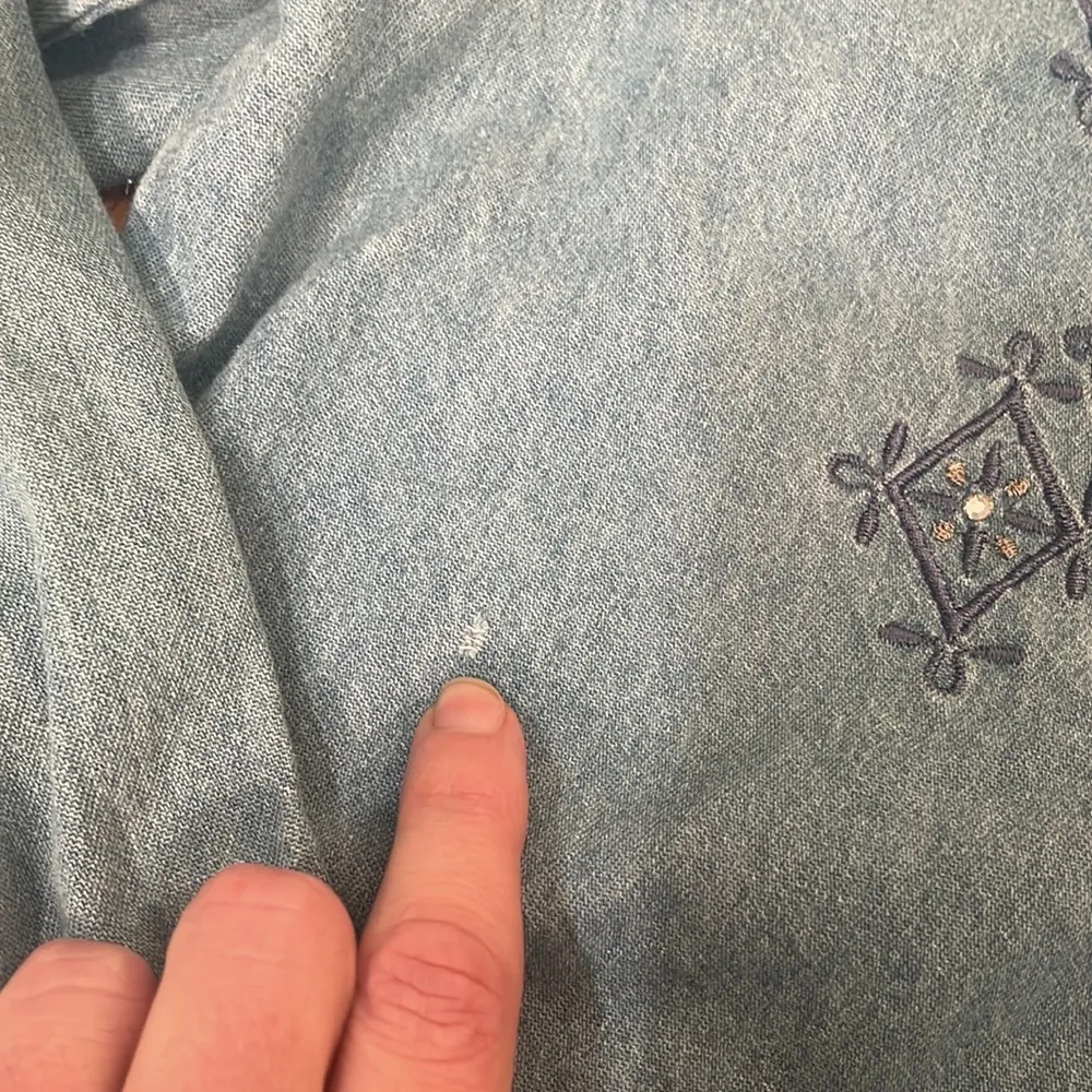 Vintage Kathy Che Chambray Button Down Shirt size 18 90's Embroidered Denim Blue - Image 11