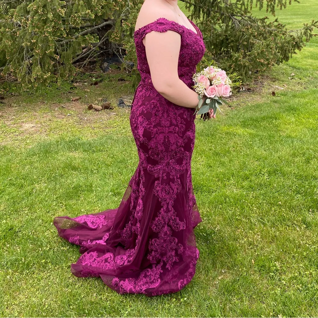 Elegant Purple Lace Gown - Image 11