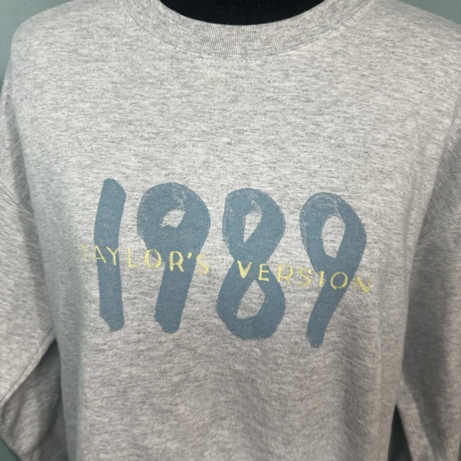 Taylor Swift 1989 (Taylor’s Version) Crewneck Sweatshirt – Size M - Image 2