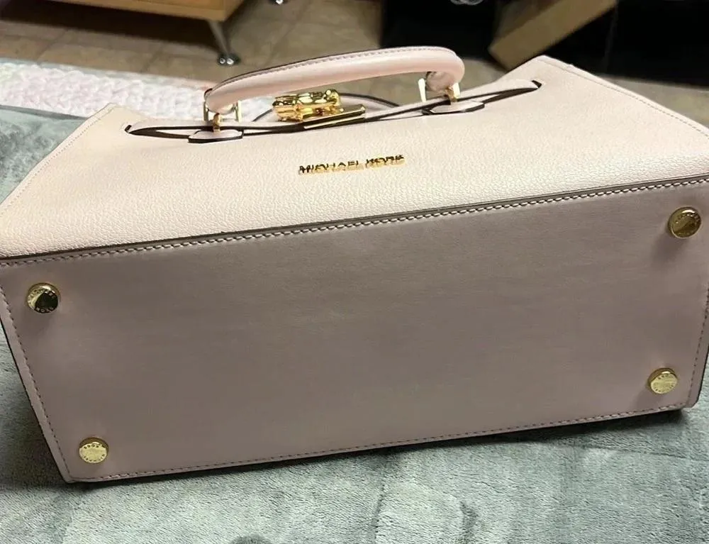 NWT Michael Kors Hampton bag. Perfect spring bag. Blush pink in color. - Image 10