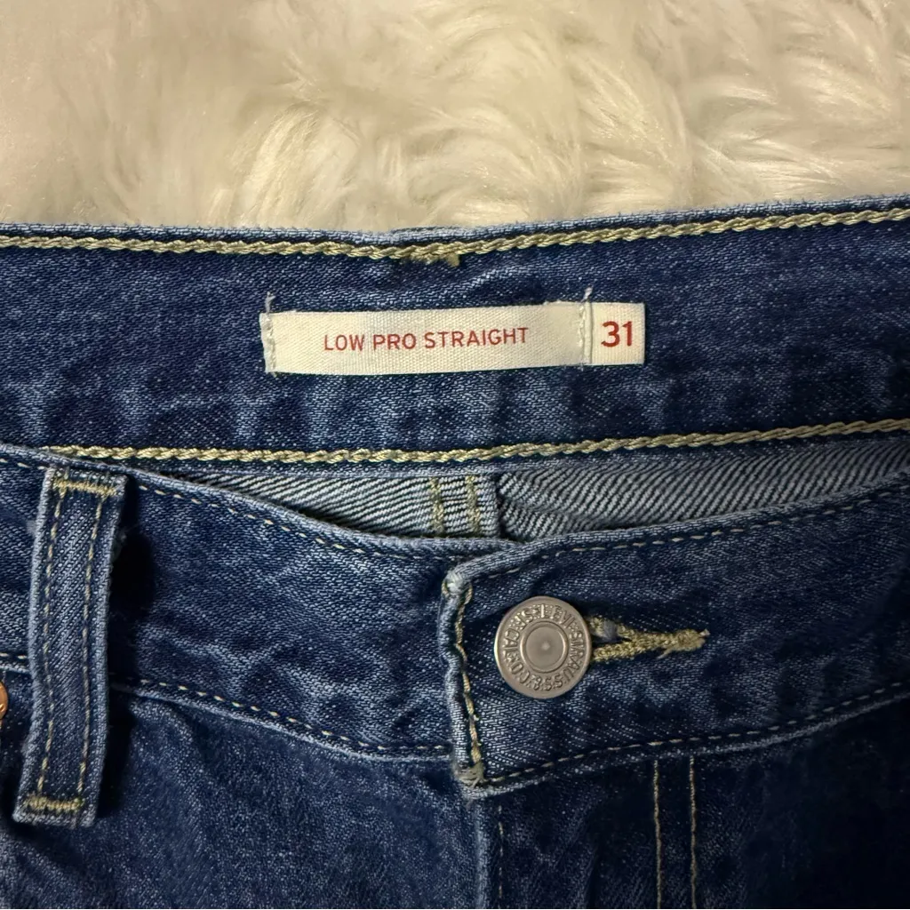 Levi’s Women’s Low Pro Straight Jeans Size 31 - Image 5
