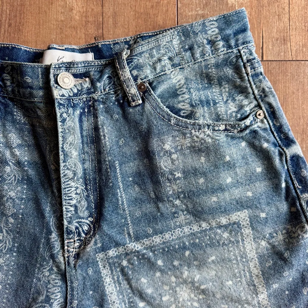 KanCan Bandana Print High Rise Denim Distressed Hem Jean Shorts Size 11/29 Blue - Image 4
