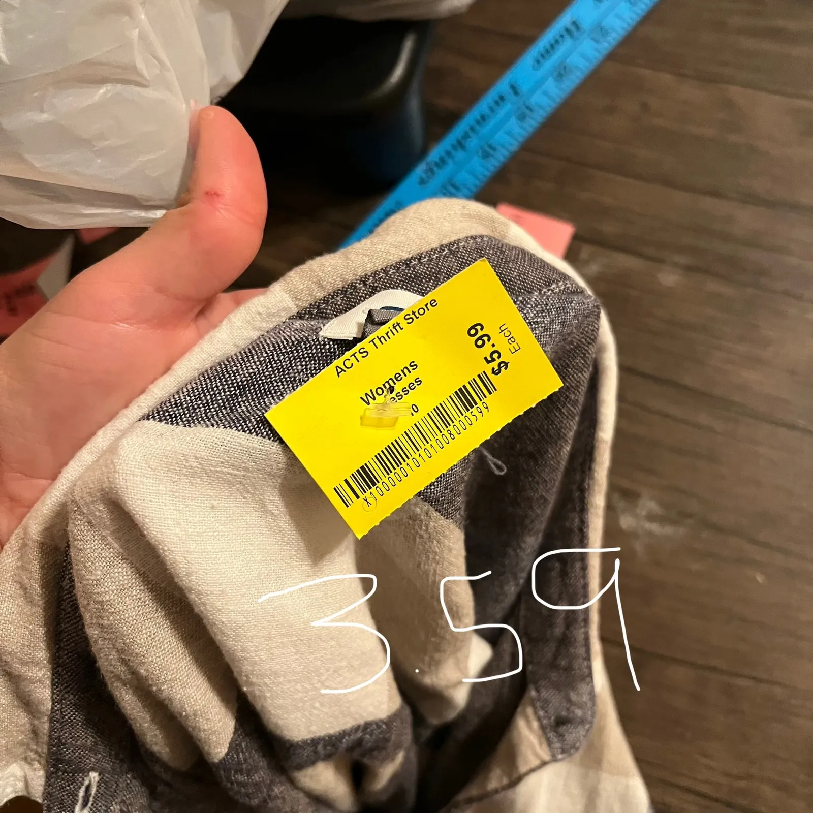 Old Navy Cream Gray Plaid T-Shirt Dress Flannel Print Collared Shirt Size Medium - Image 3