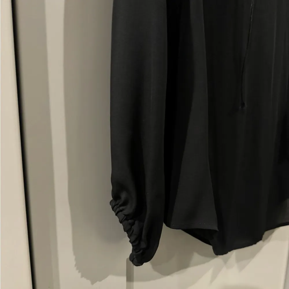 Women Silk Blouse.- Classy, sheer and great fit! Worn once- Small women’s! - Image 4