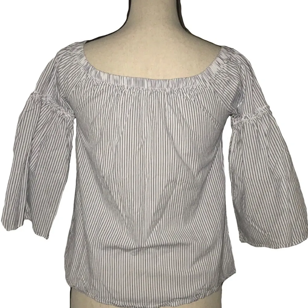 Potters Pot off shoulder blouse with floral design - Image 8