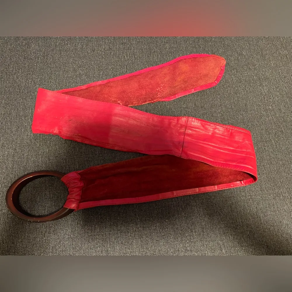 GORGEOUS 1980S SUPER WIDE RED LEATHER WAIST BELT - Image 2