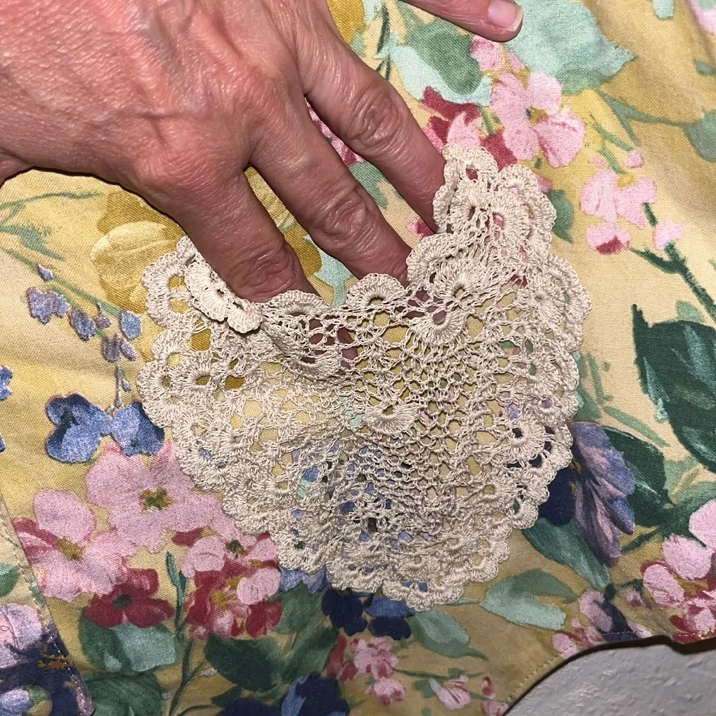 Vintage Floral Vest Lace Embellished Crochet Heart Yellow Size XL - Image 9