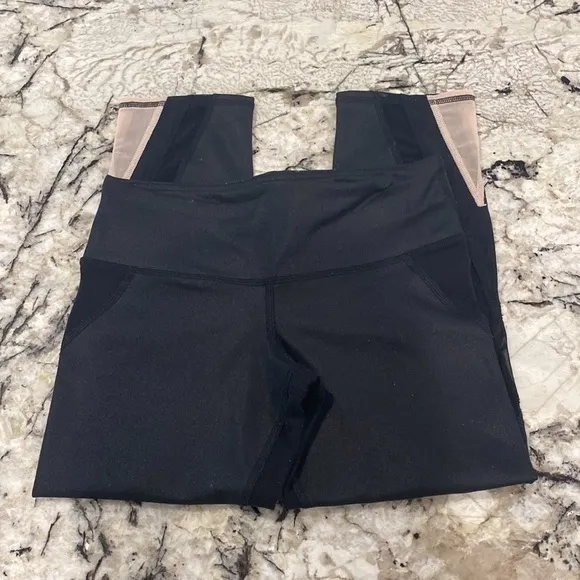 Alo‎ Yoga Black Leggings Cropped Capri- Women’s size XS - Image 2