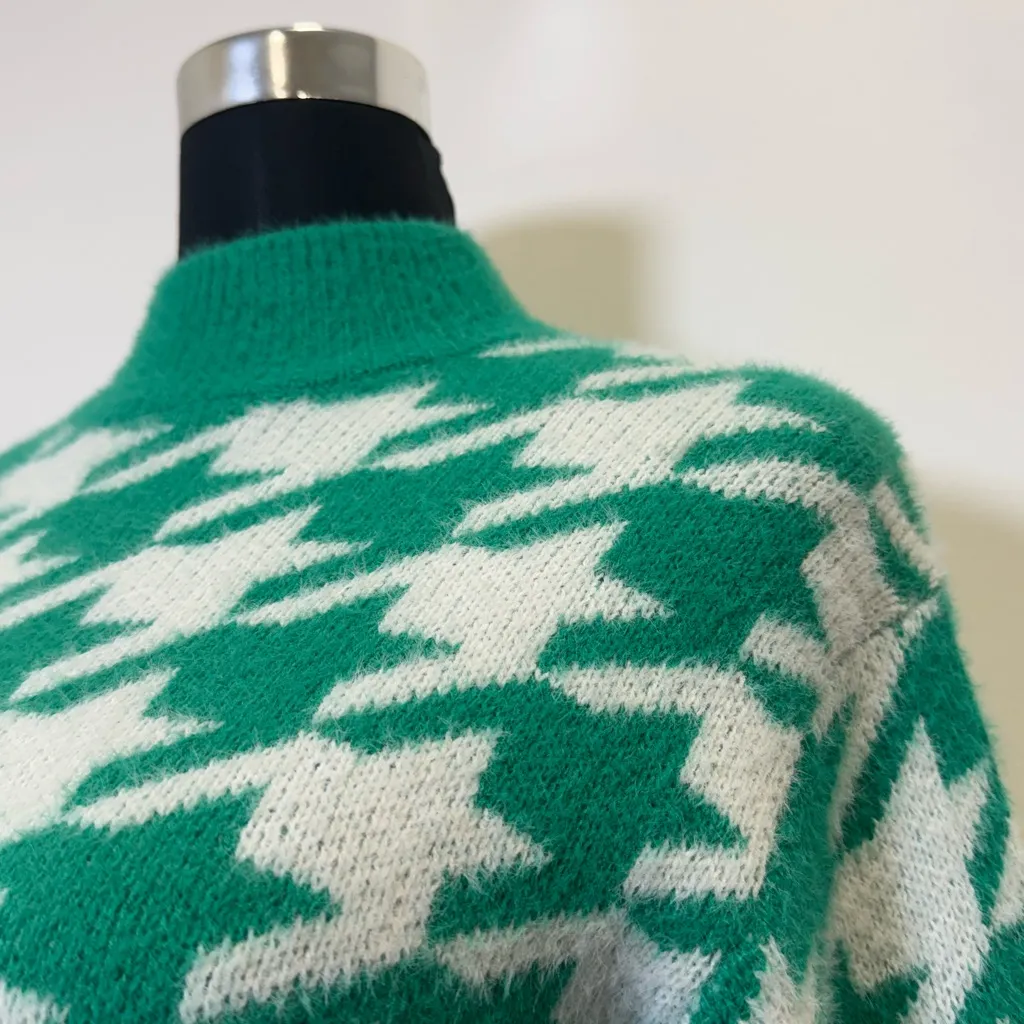 Green and White Houndstooth cropped sweater (Fits Youth Large/ Women’s XS) - Image 3