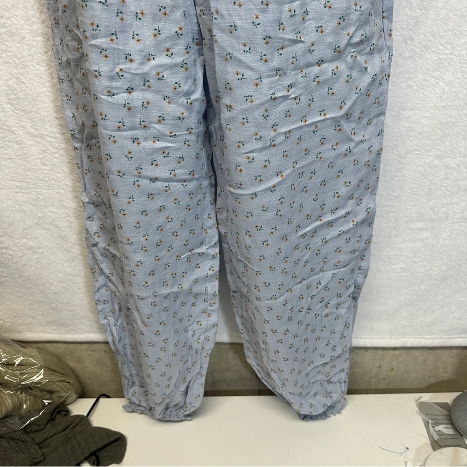Mable Light Blue Floral‎ Print Sleeveless Crop Top and Jogger Pants Set Size S - Image 3
