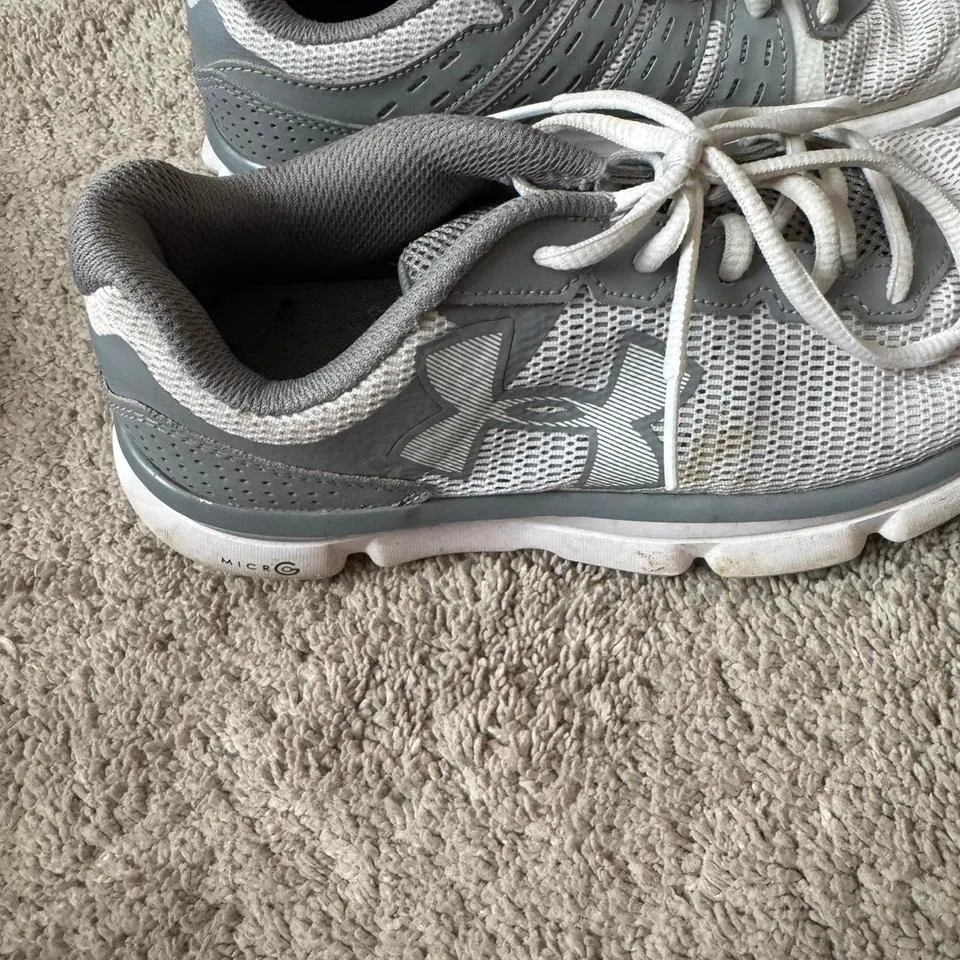 Under Armour Charged Assert 9 Running Shoes Gray White Youth Size 6Y Micro G - Image 4