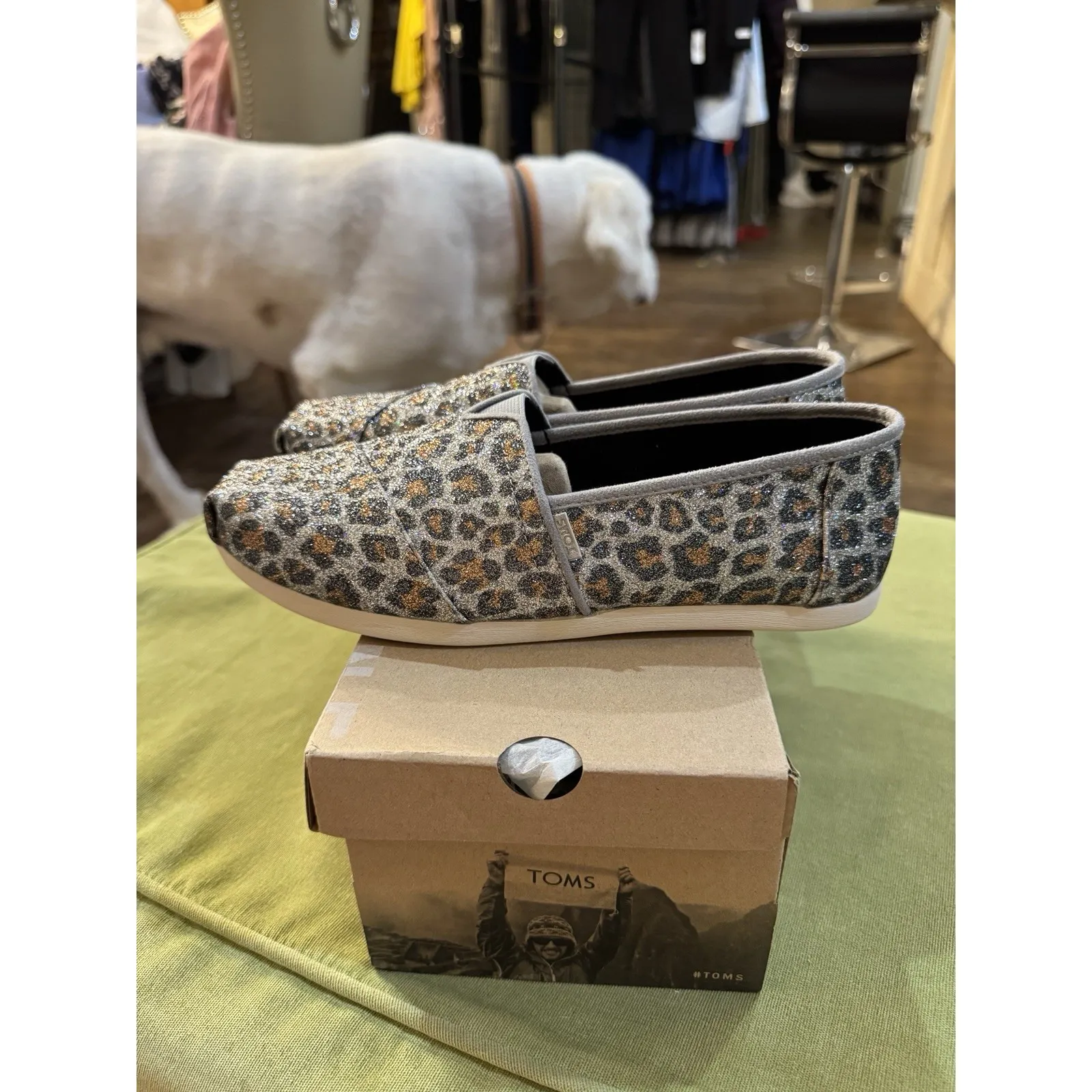 Toms Alpargata Size 8 Sparkle silver Cheetah Print Women's Slip On‎ Flats - Image 3