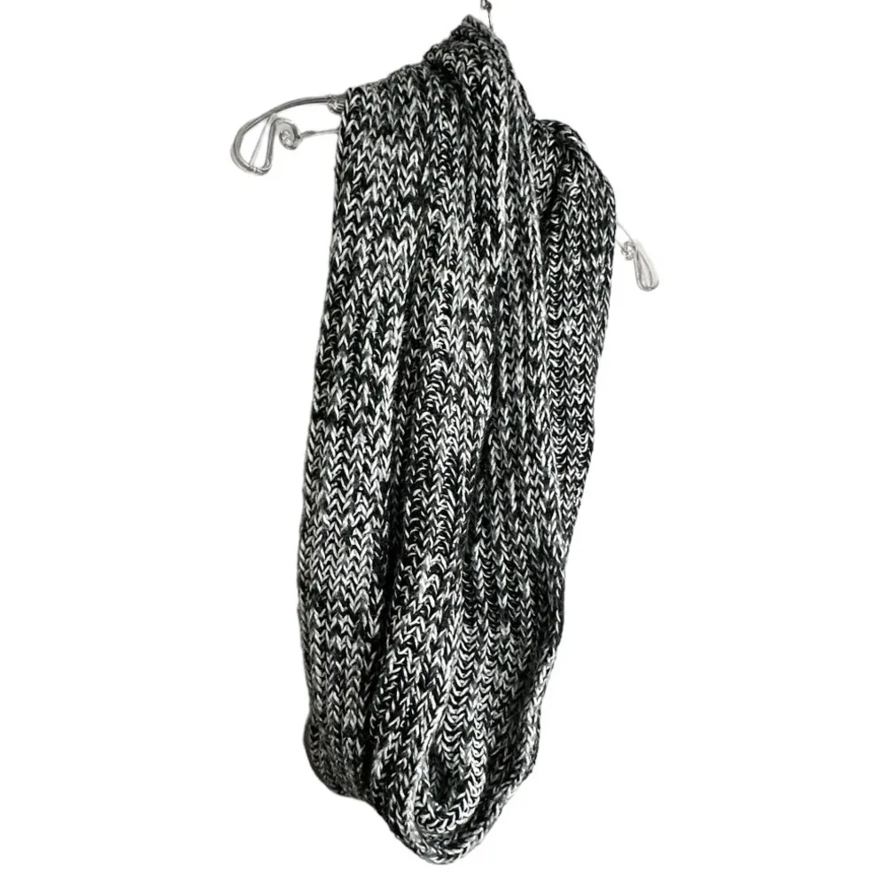 Urban Outfitters‎ Thick Infinity Scarf - Image 2