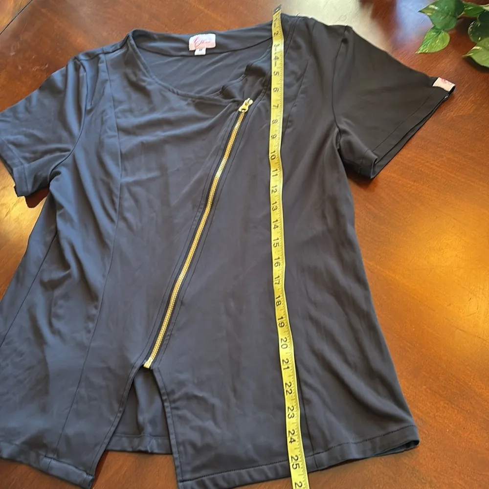 Scrub top size m • body scrub top Size M - Image 3