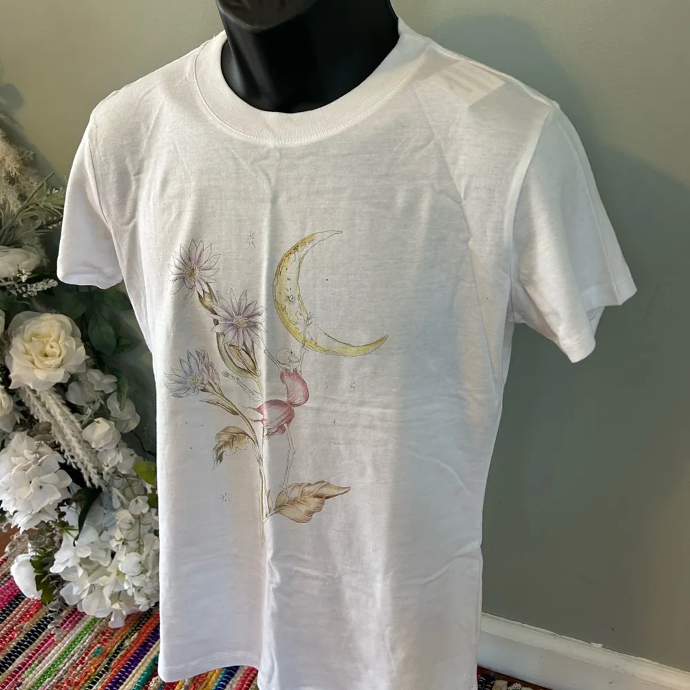 NEW Dancing Skeleton with Moon Flowers Tee Shirt White Small - Image 5