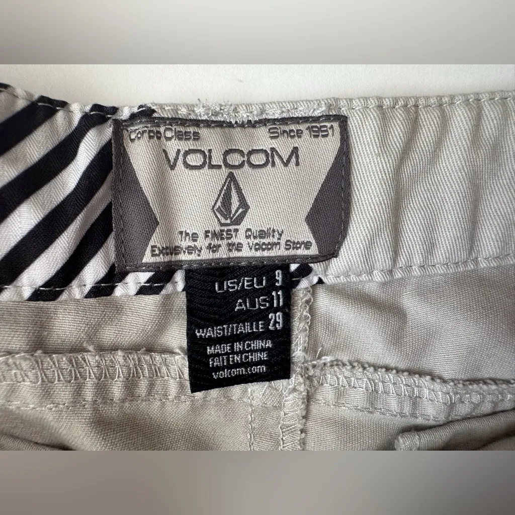Volcom Women's Y2K Corpo Class Light Gray Cargo Shorts Size 29‎ - Image 3