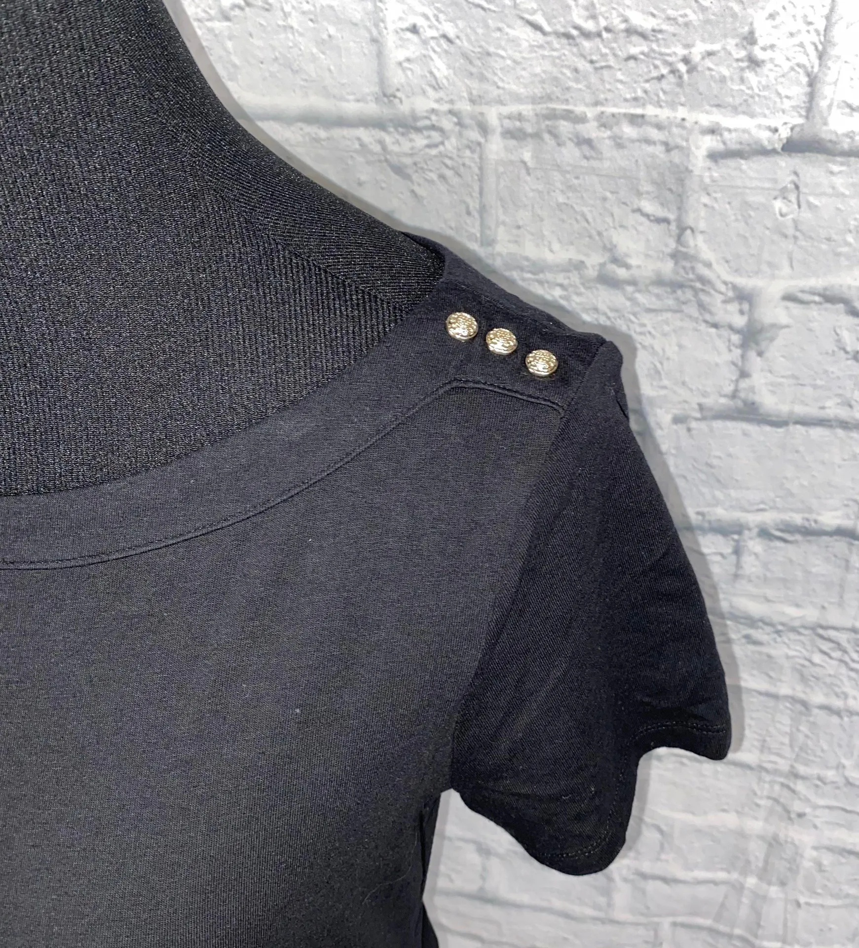 WHBM boatneck short sleeve top w/decorative shoulder buttons black sz S - Image 3