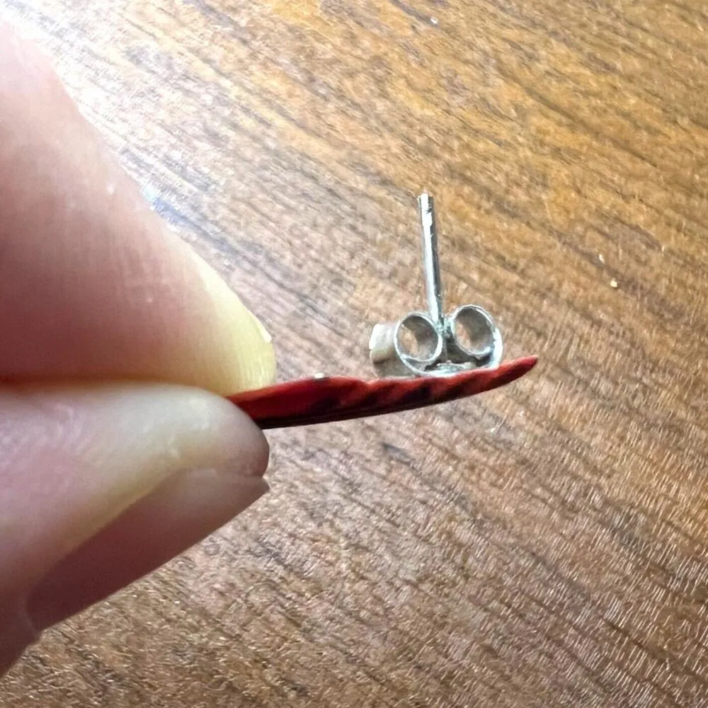 Vintage Womens Retro Shield Shape Stud Earrings 70s 80s Metal Red Black - Image 5