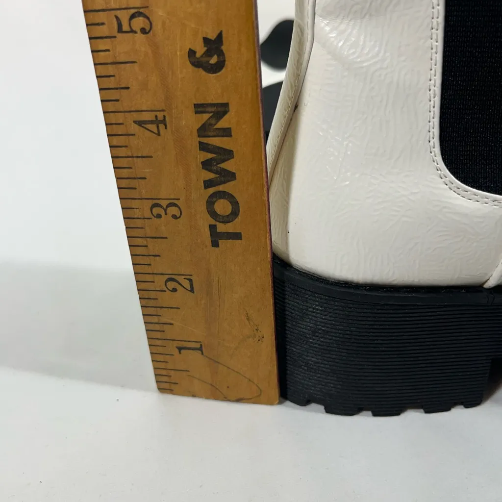 Dirty Laundry Chunky Lugged Chelsea Boots Faux Patent Leather 8 White/Black NEW - Image 10