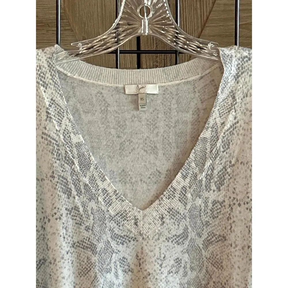 Joie Womens Sweater Size SX Grey Snake Print Long Sleeve V Neck - Image 2