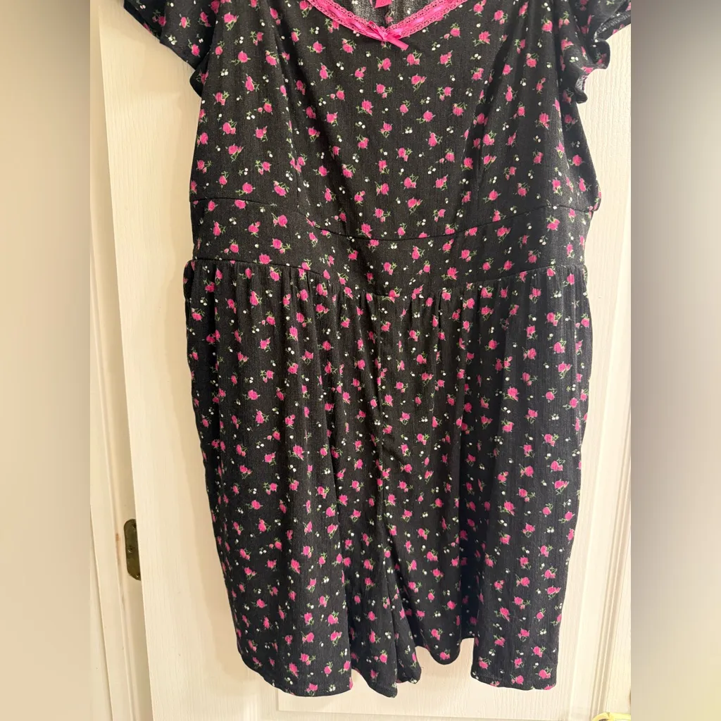 Betsey Johnson x Torrid Black Gauze Romper Pink Floral & Lace Trim - size 1 - Image 5