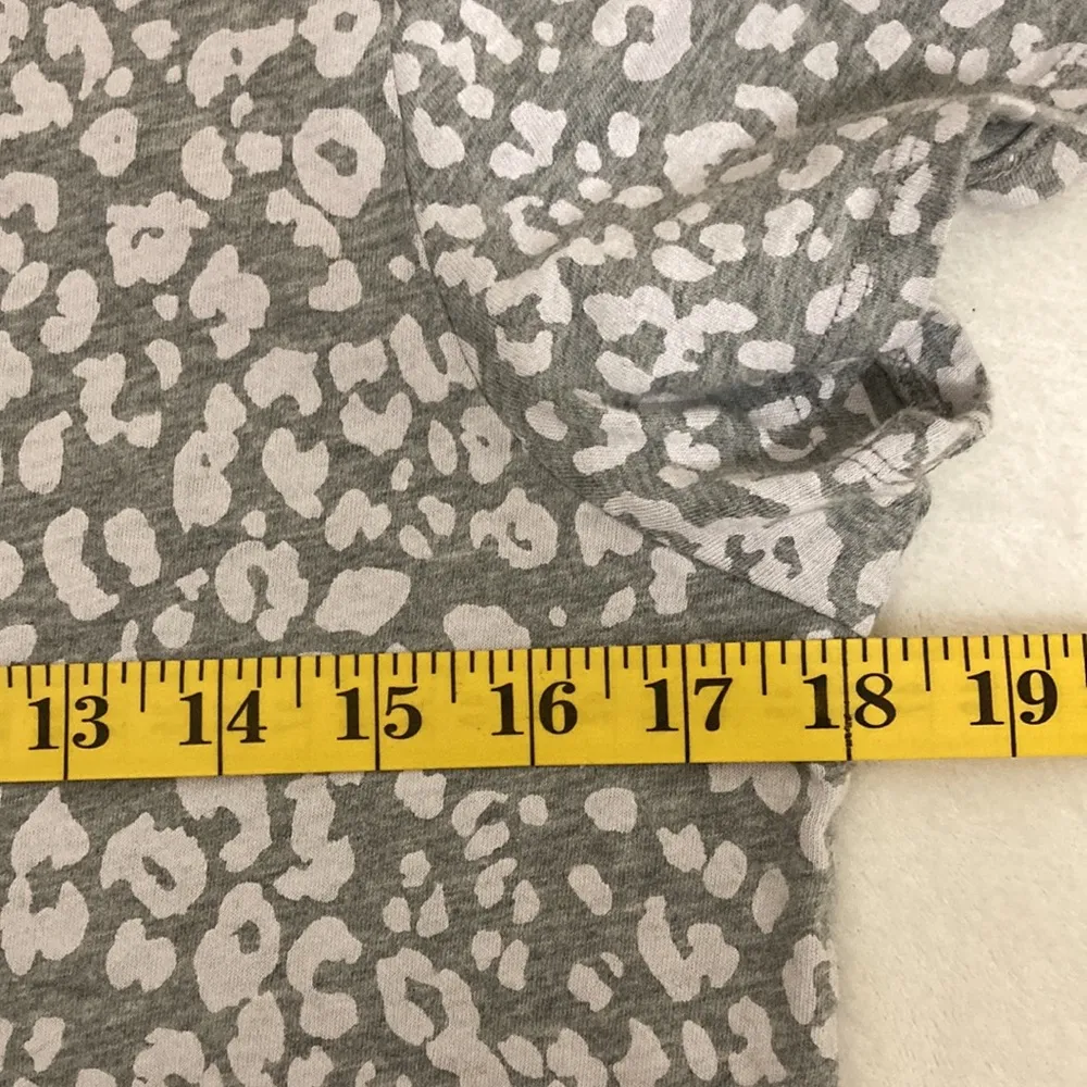 Old Navy Women’s Short Sleeve Shirt Size Small - Image 4