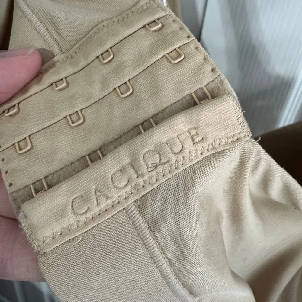 Lane Bryant Cacique lightly lined no wire bra size 42F - Image 4