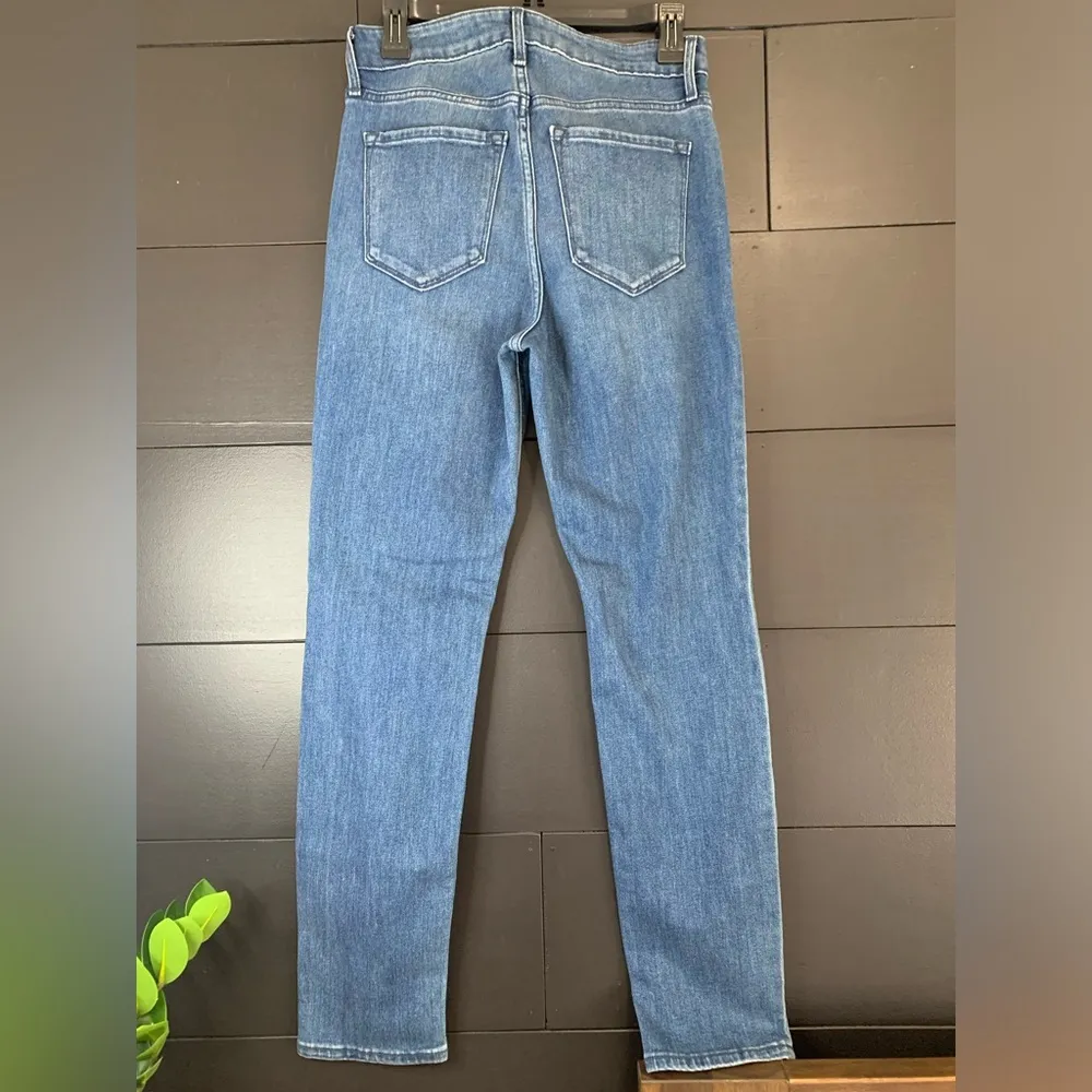 Women’s High-Rise WOW Straight Jeans. Size 6. Old Navy. Like New! - Image 2