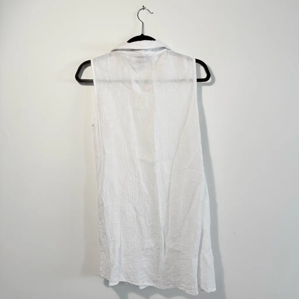 Tahari White Sleeveless Linen Button Down Shirt - Image 2