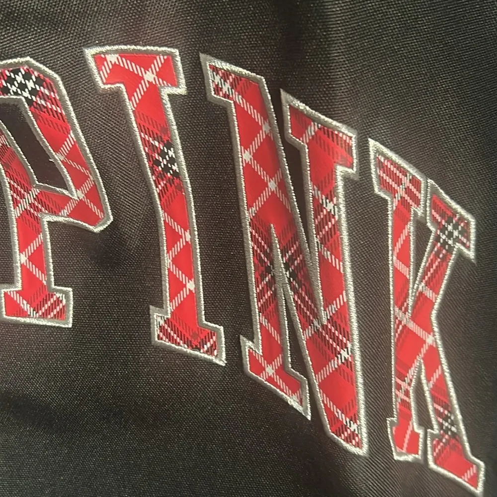 New Gift Set VS PINK Plaid Logo Tote and VS Cotton Oversized Plaid Boxer Shorts - Image 3