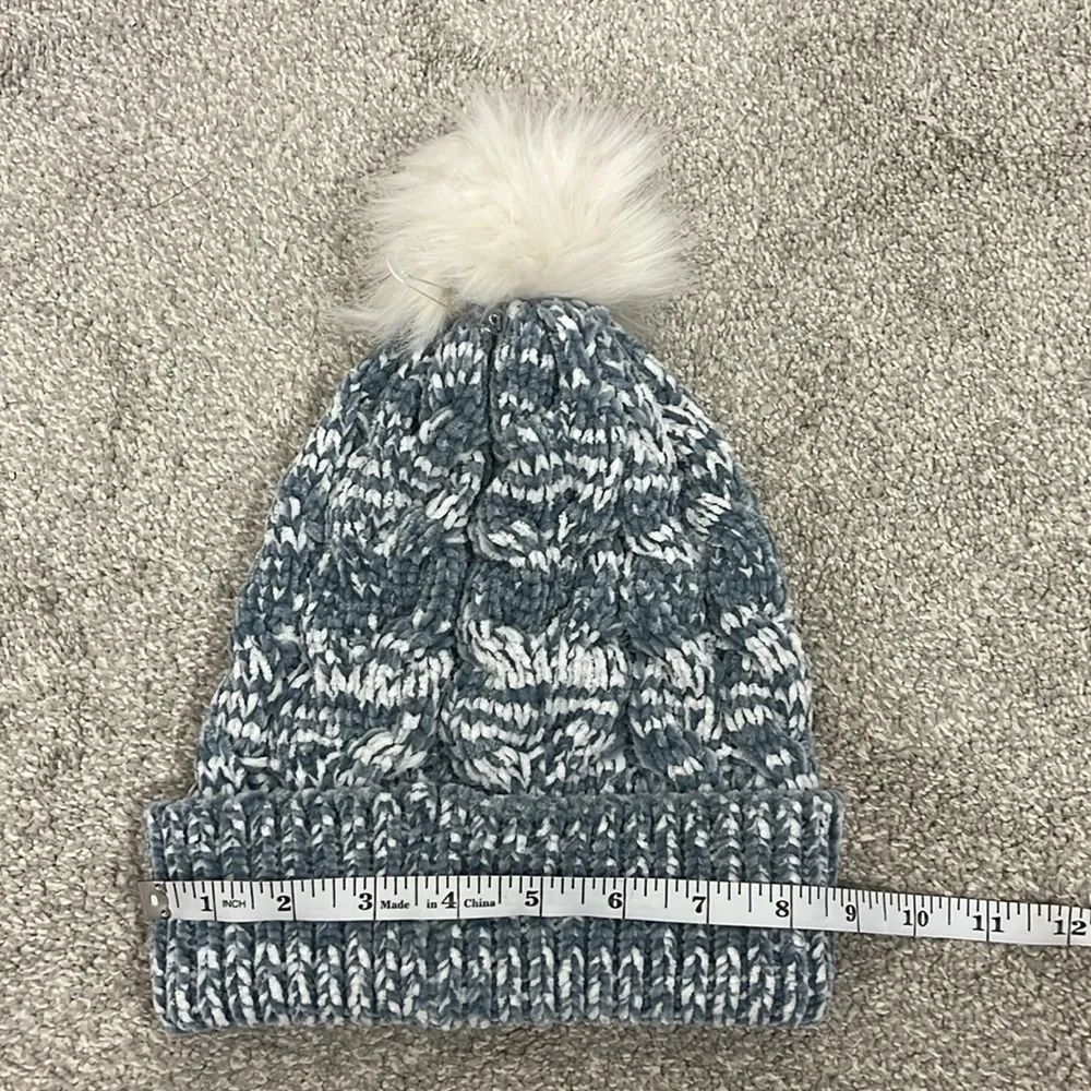 New Kohl's Blue, White Knit Beanie Winter Cap - Image 5
