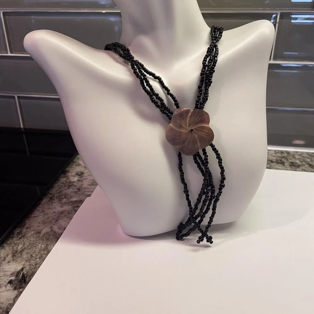 Pretty Beaded Costume Jewelry Necklace Shell Flower / Black Bead 19 Inch - Image 9