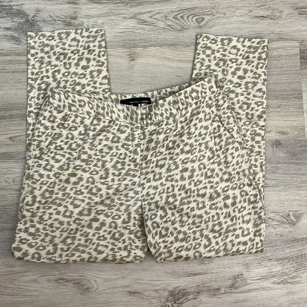 Tan & Off White Animal Print Cropped Pants Size 4 - Image 4