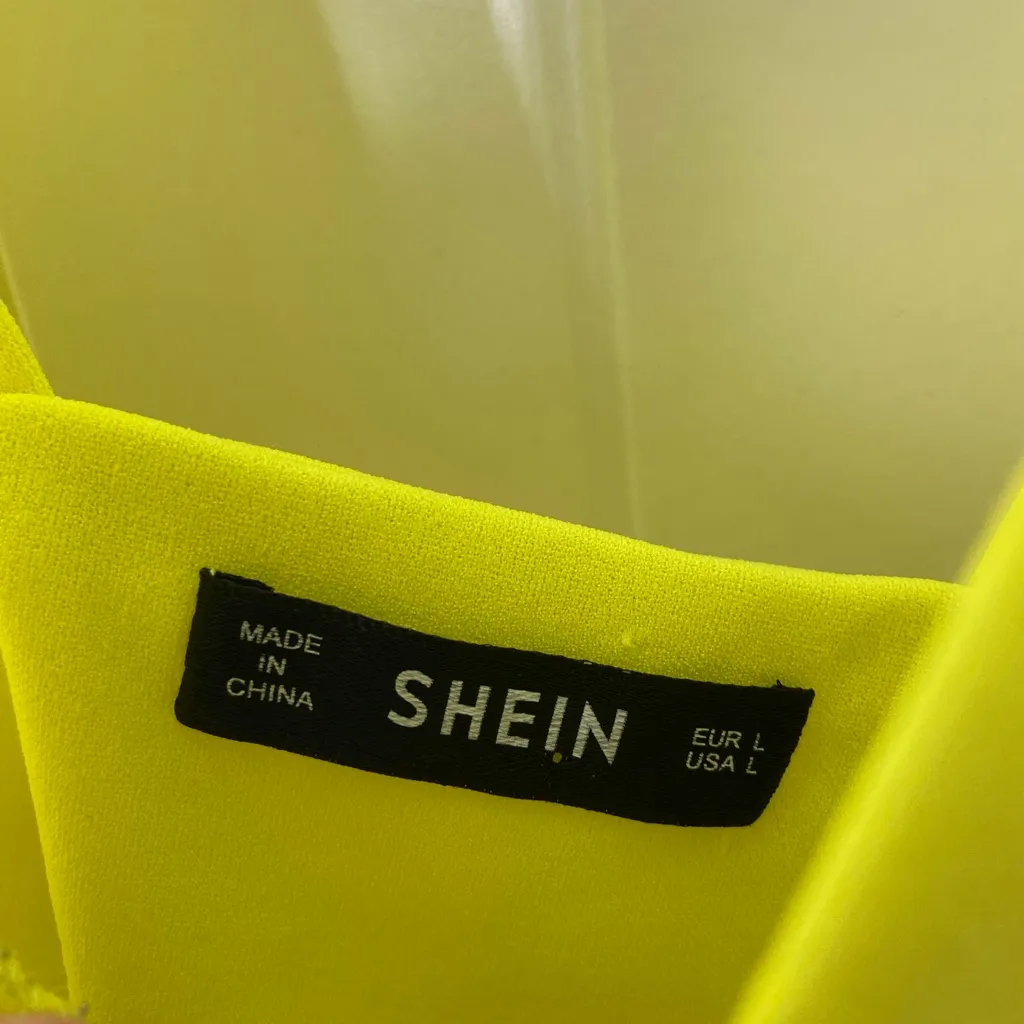 EUC SHEIN women’s neon‎ bright yellow ruffle strap cropped v-neck stretch tank L - Image 2