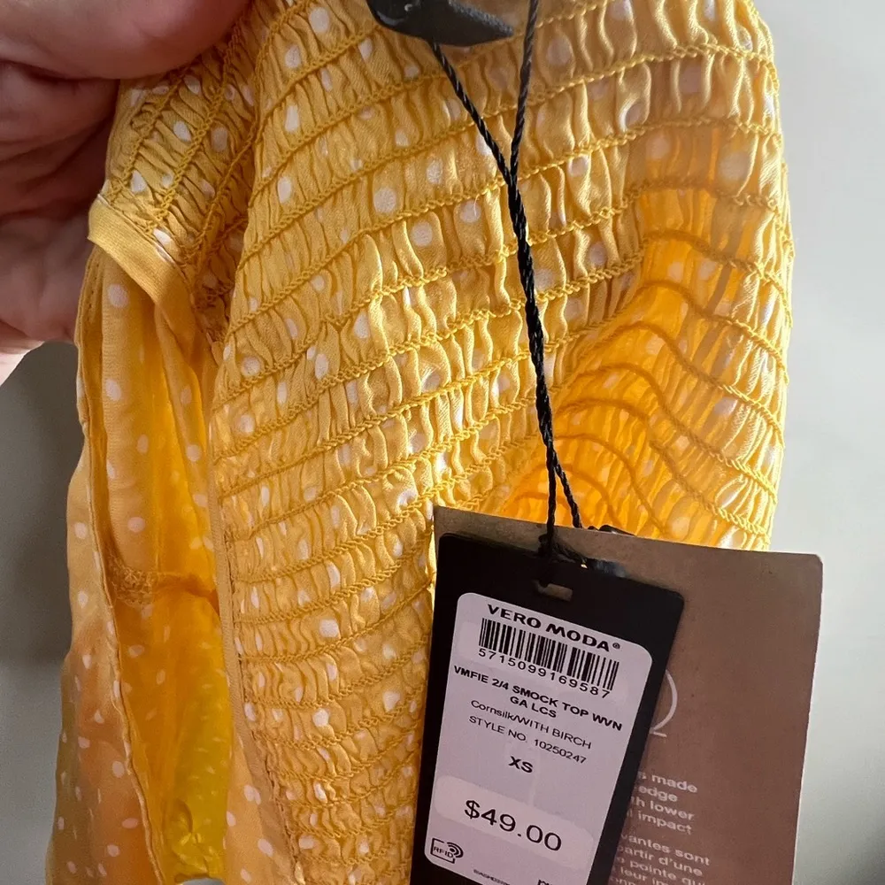 NWT Vera moda yellow polka dot smocked top size xs - Image 9