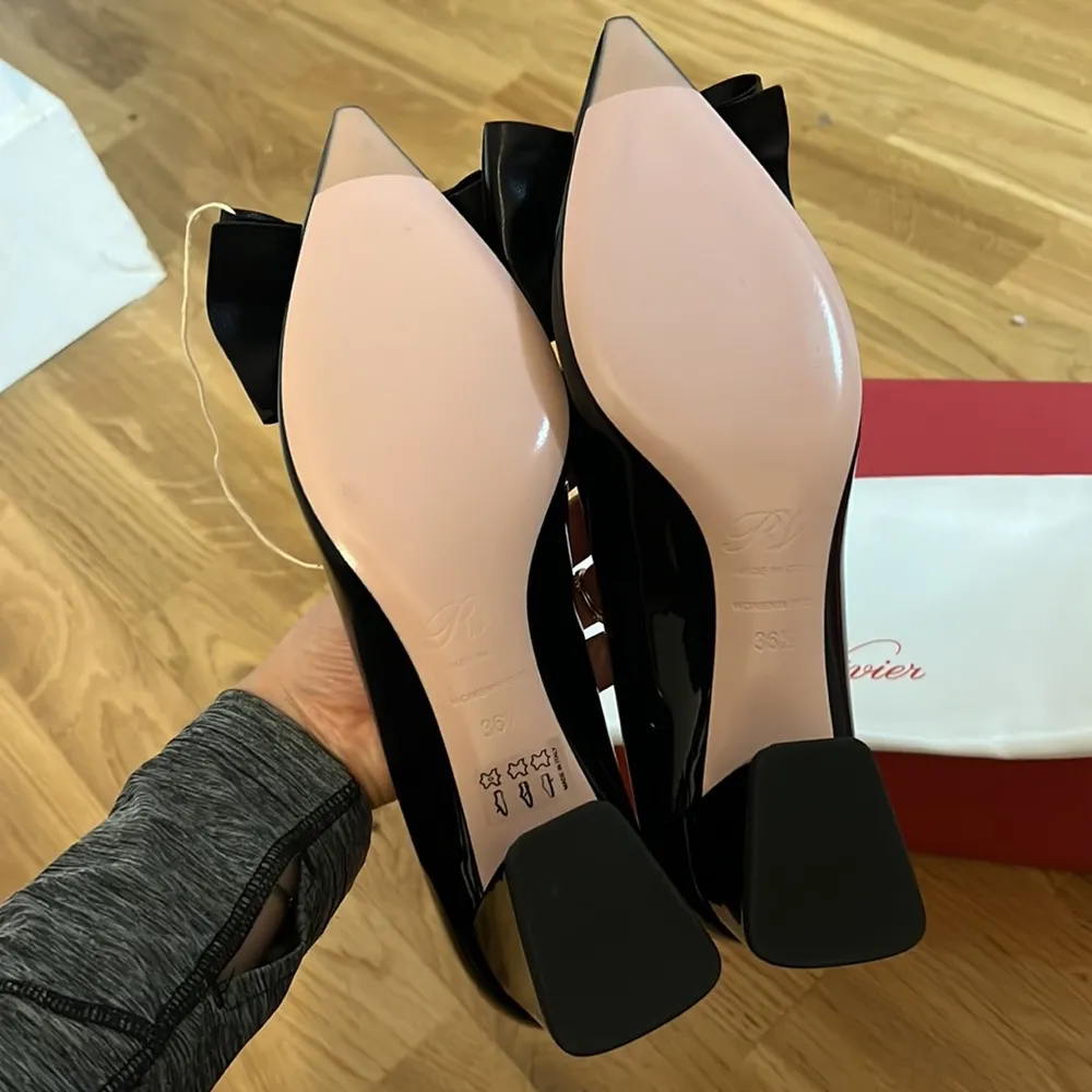 new roger vivier bow jewels patent leather pumps 45 Size 6.5 - Image 4