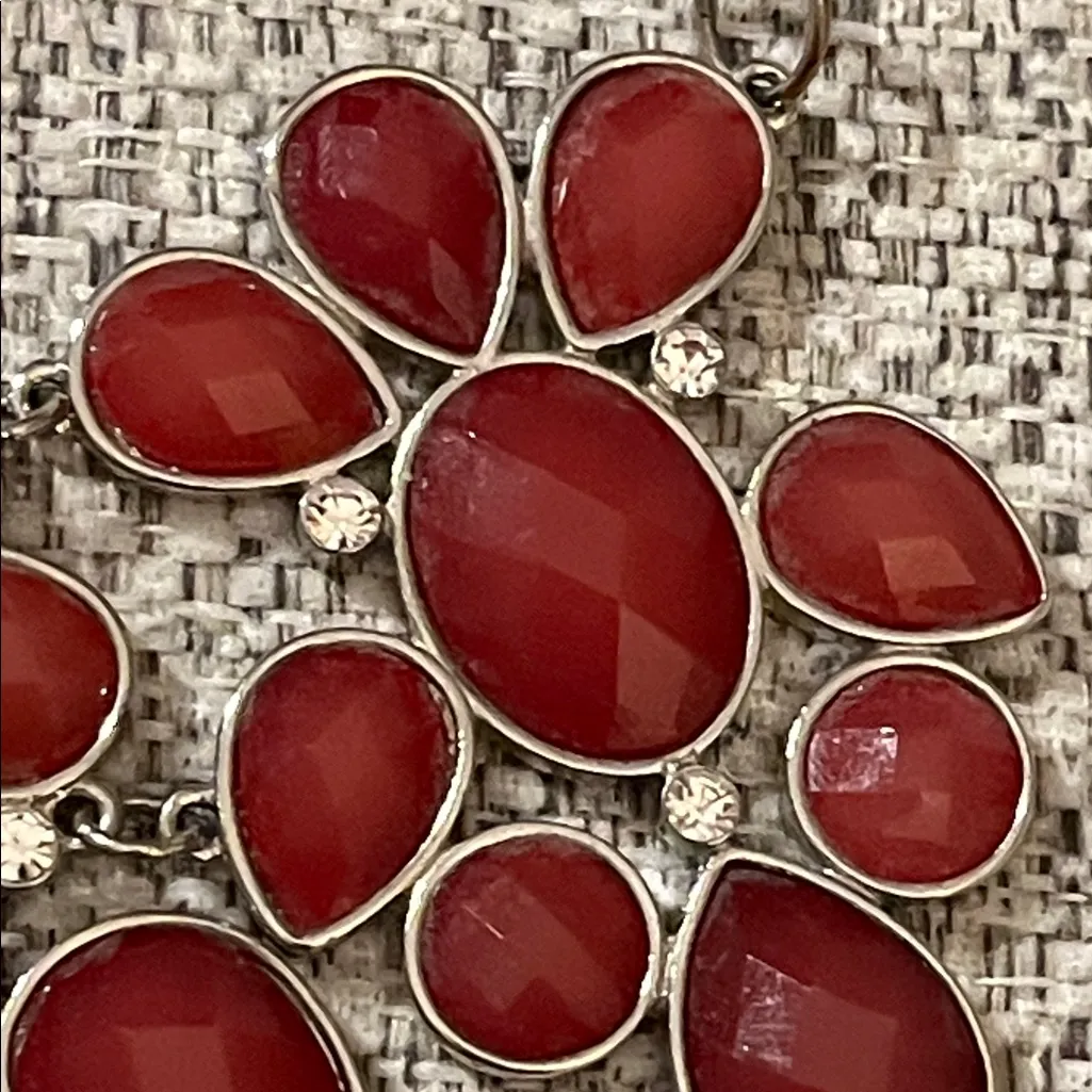 Premier Designs Faceted Plastic Ruby Beads Floral Necklace - Image 9