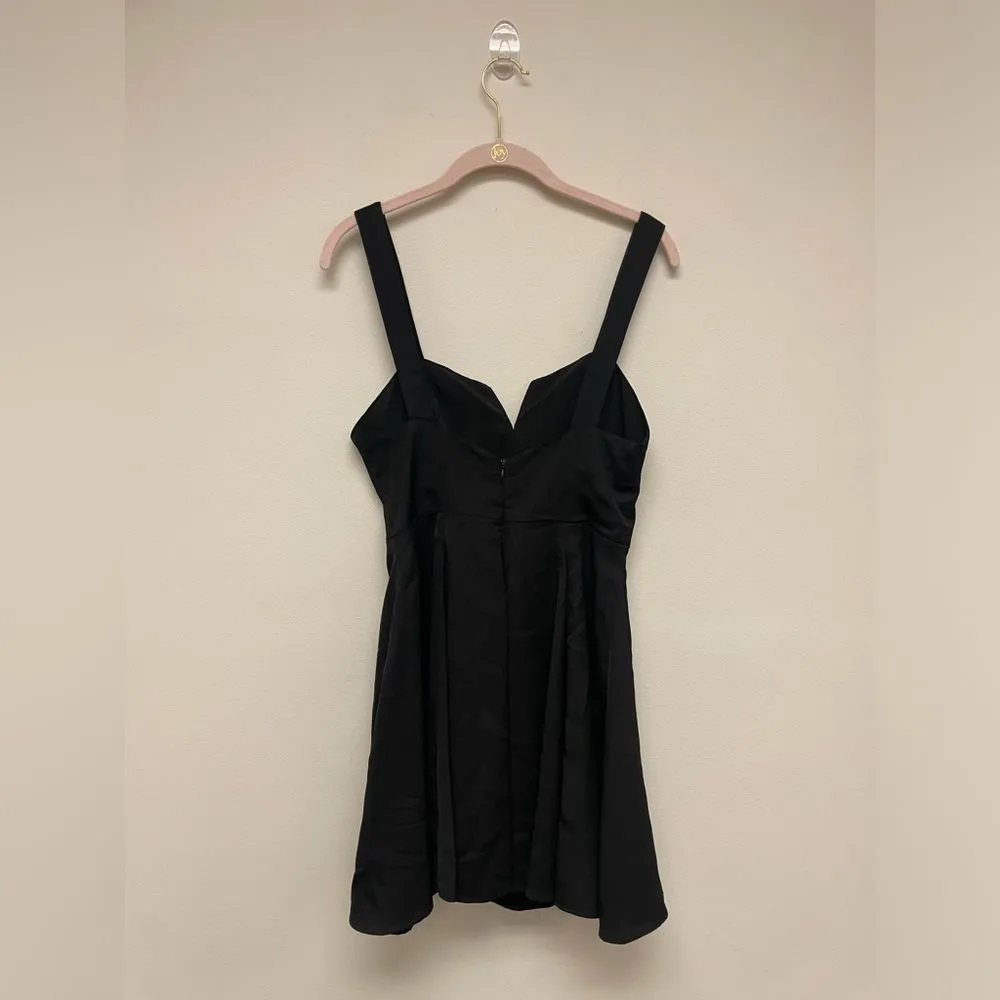 Kimchi Blue Black Notch Front Fit and Flare Mini Holiday Dress Size 6 - Image 7