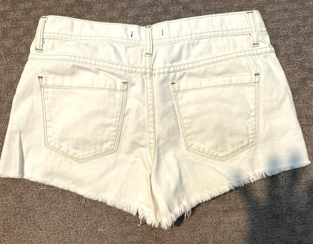 NWOT  Shark Bite distressed white denim shorts. Sz 27 and rise 9” - Image 3