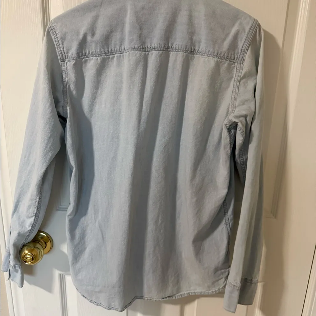 Gap Light Blue button down denim shirt 100% cotton in M - Image 4