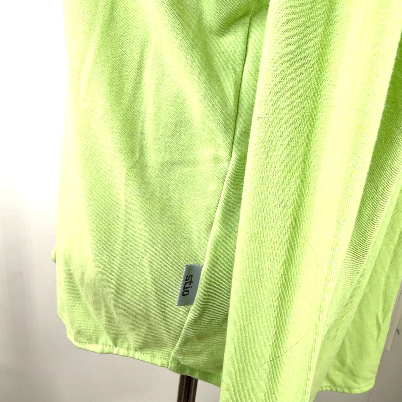 Stio Women's Bright Green Button Up Long Sleeve Shirt Size large - Image 5