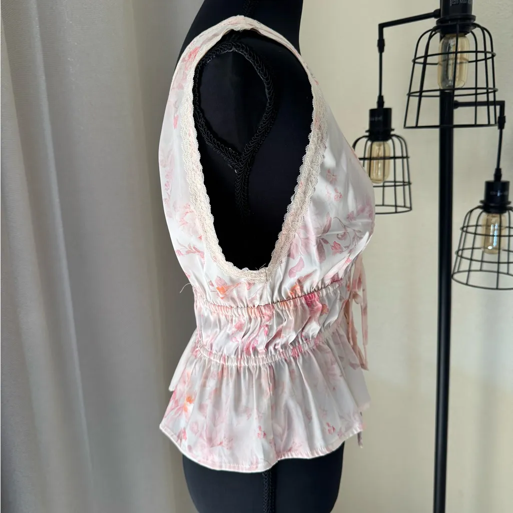 WAYF Pink Floral Lace Trim Satin Peplum Top – Size XS (NWT) - Image 4